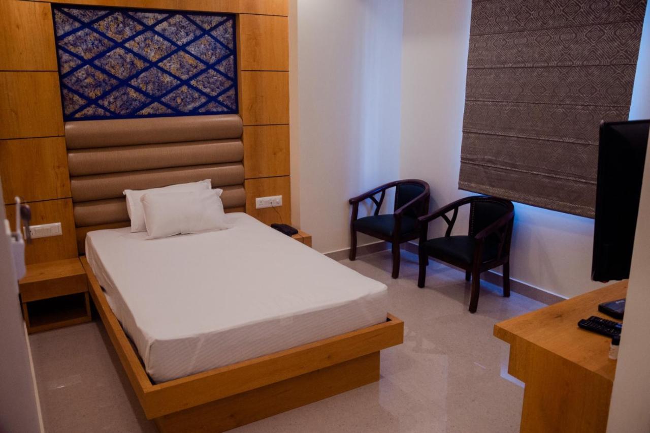 Hotel Grand Lotus ดิมาปูร์ ภายนอก รูปภาพ